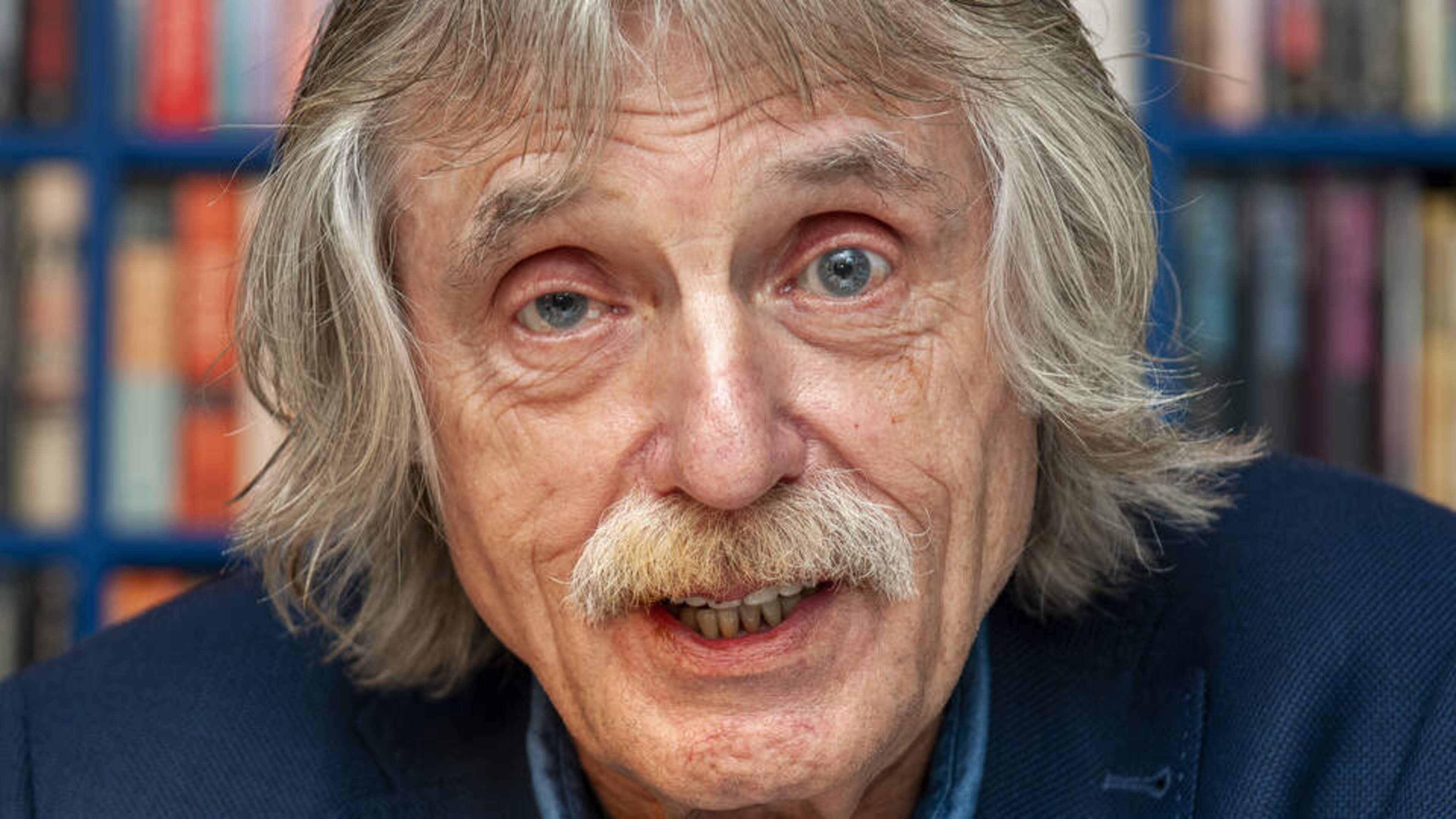 Johan Derksen over jaren zestig: ’In opstand tegen gezag, hadden overal schijt aan en waren open boek’